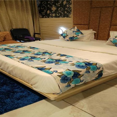 Hotel Lotus Villa Ахмедабад Экстерьер фото