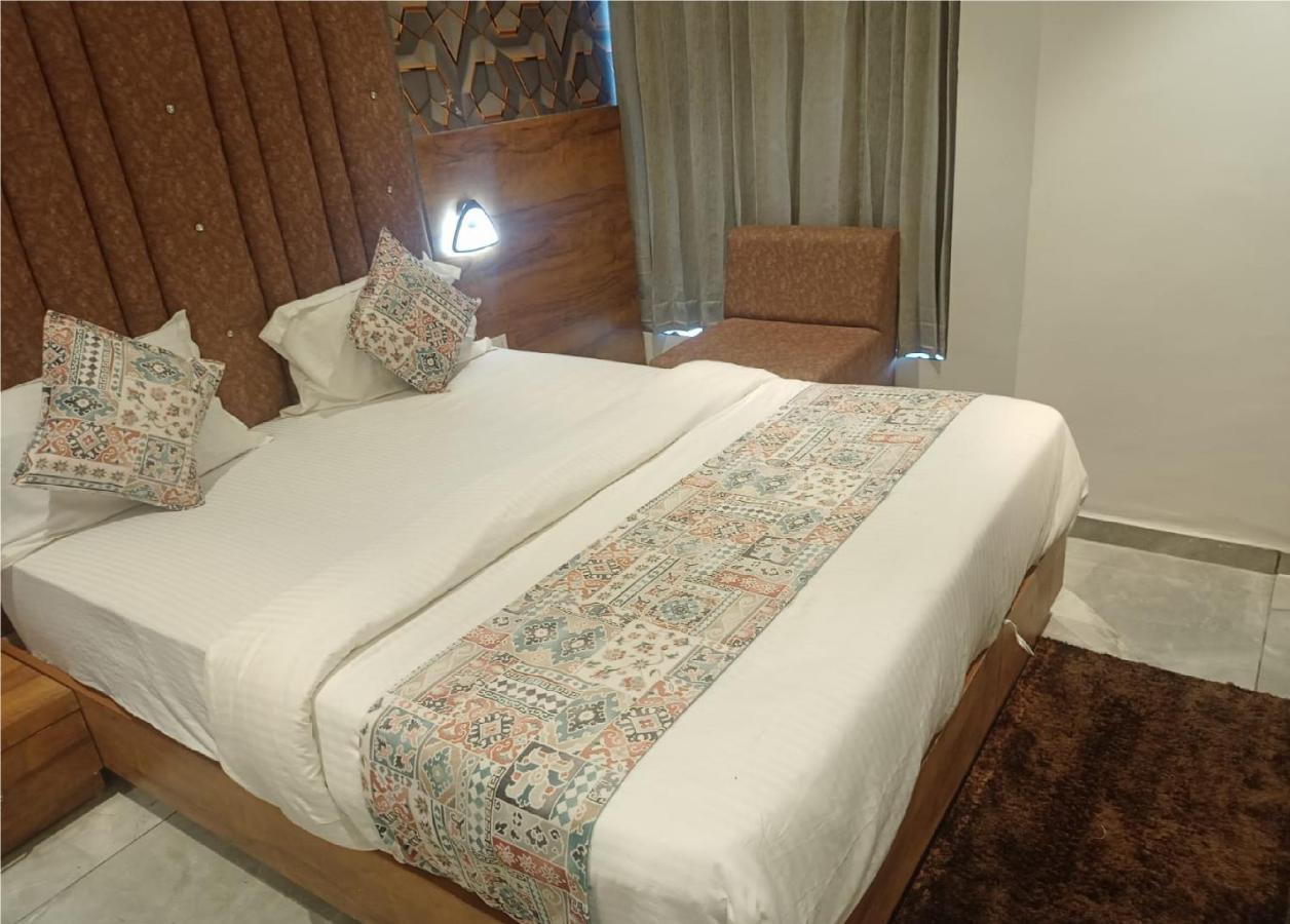Hotel Lotus Villa Ахмедабад Экстерьер фото